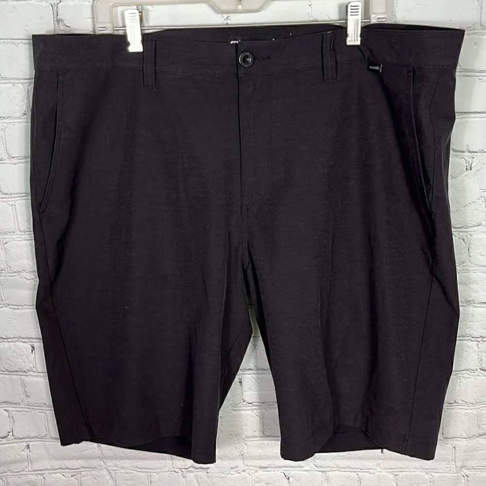 TRAVIS MATTHEW MENS GOLF SHORTS BLACK SIZE 40